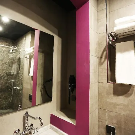 מלון Royal Tophane 3*