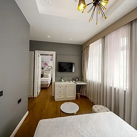 Hotel Royal Tophane 3*