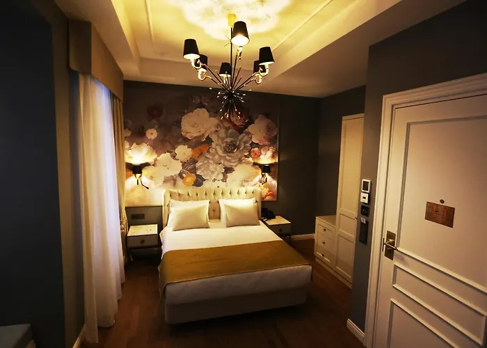 Отель Royal Tophane 3*