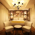 Hotel Royal Tophane 3*